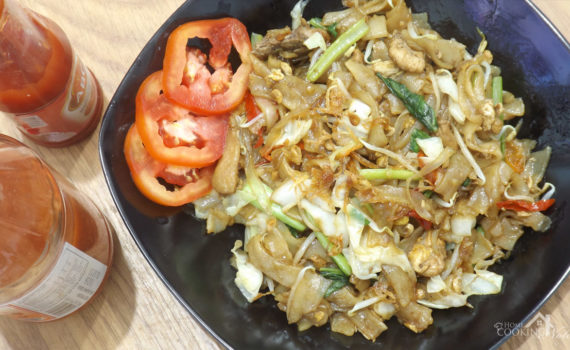Kwetiau goreng ayam